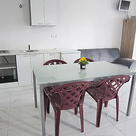 Apartment House Rose