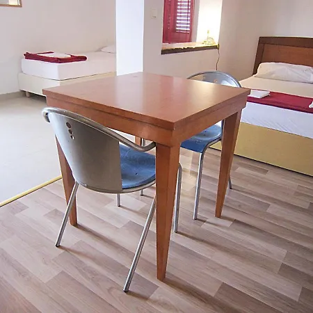 House Rose Apartment *