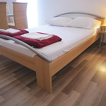 House Rose Apartment *