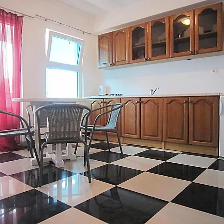 House Rose Apartment